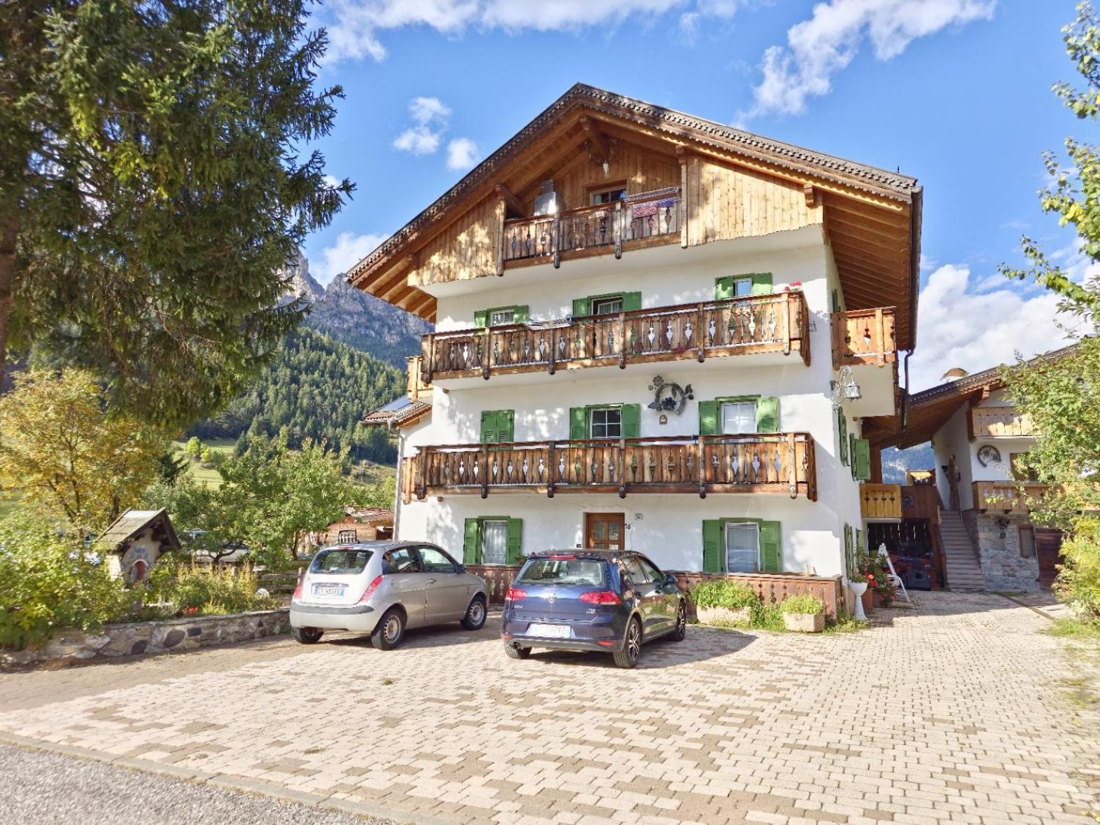 Appartamenti Pollam By Ama Val Di Fassa Pozza di Fassa Bagian luar foto